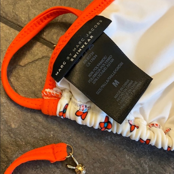 ⭐️ 2/$20 Marc Jacobs bikini top size M - Picture 4 of 6